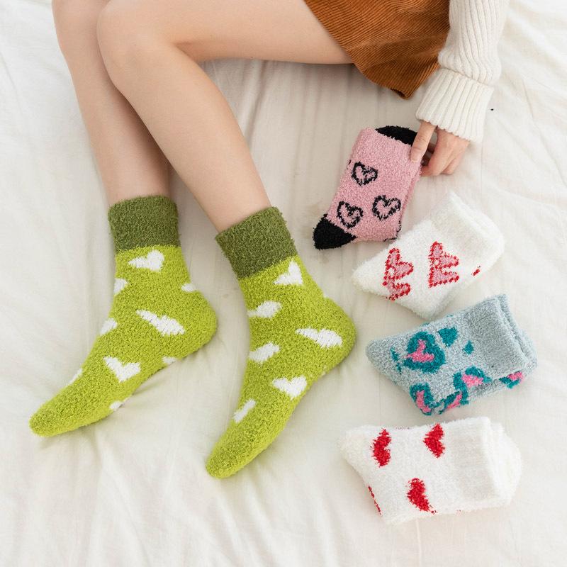 5/10 Pairs Comfortable Casual Autumn Winter Coral Fleece Socks for Women Warm Heart Shaped Floor Socks Cute Thickened Mid Calf Socks for Girls