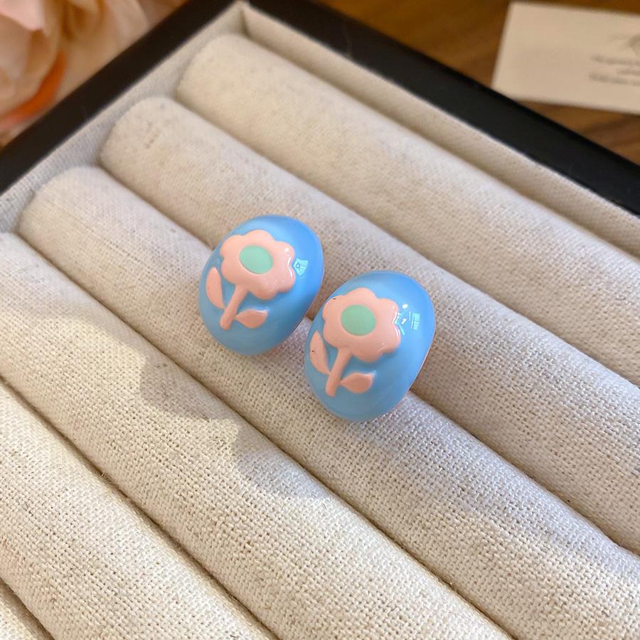 Seaside vacation wind gradual change oil painting wind petal stud earrings small fresh sweet earrings light luxury niche high sense earrings