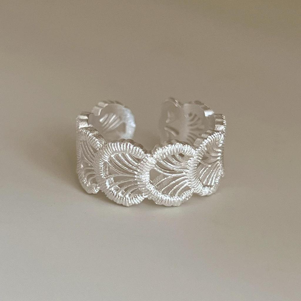 Xiaohongshu 925 Sterling Silver Exaggerated Plain Ring for Women – Simple, Luxurious, High-End Design.