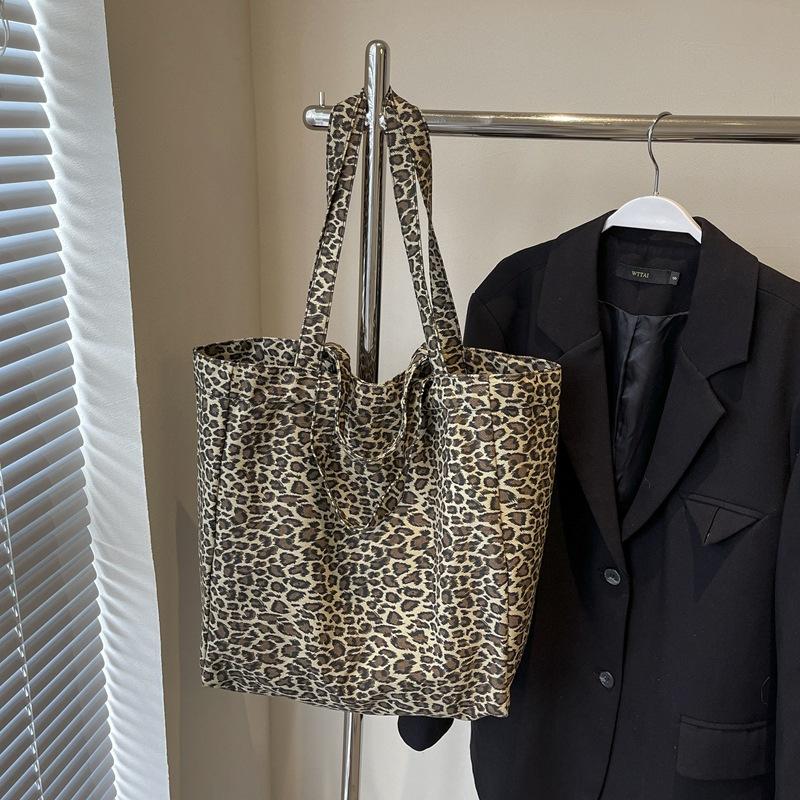 

Вместительная модная женская сумка через плечо с леопардовым принтом, новая простая персонализированная сумка-тоут, большая сумка для покупок, сумка для отдыха и путешествий хаки
