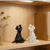 3D-gedruckte Statue eines Paares, Romantische Skulptur einer Paarumarmung mit hohlem Design, Nordische Dekoration für Hochzeitsjubiläum, Schwarz