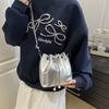 Dámská vintage kbelíková taška s řetízkem a stahovací šňůrkou, crossbody, přes rameno
