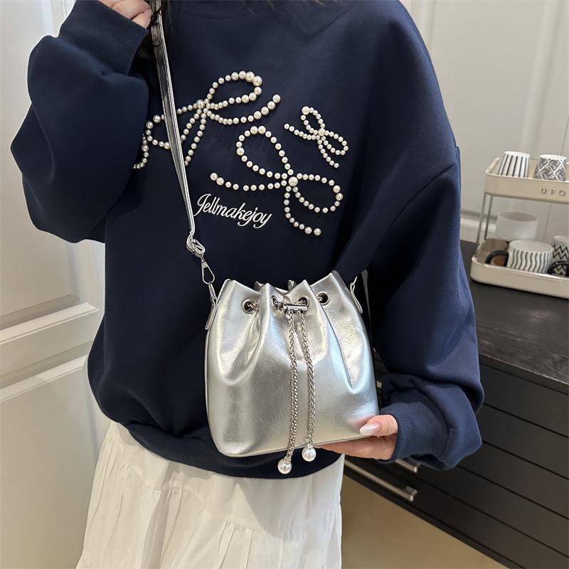 Dámská vintage kbelíková taška s řetízkem a stahovací šňůrkou, crossbody, přes rameno