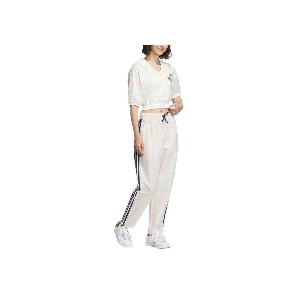 adidas Originals Holiday Play Poloshirt mit Buchstabenmuster Damen Tops Off-White IW6299
