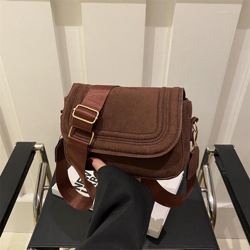 

2025 Women s Retro Korean Style Crossbody Bag - Large Capacity, Fashionable, Versatile Single Shoulder Saddle Bag. 22*6*14.5
