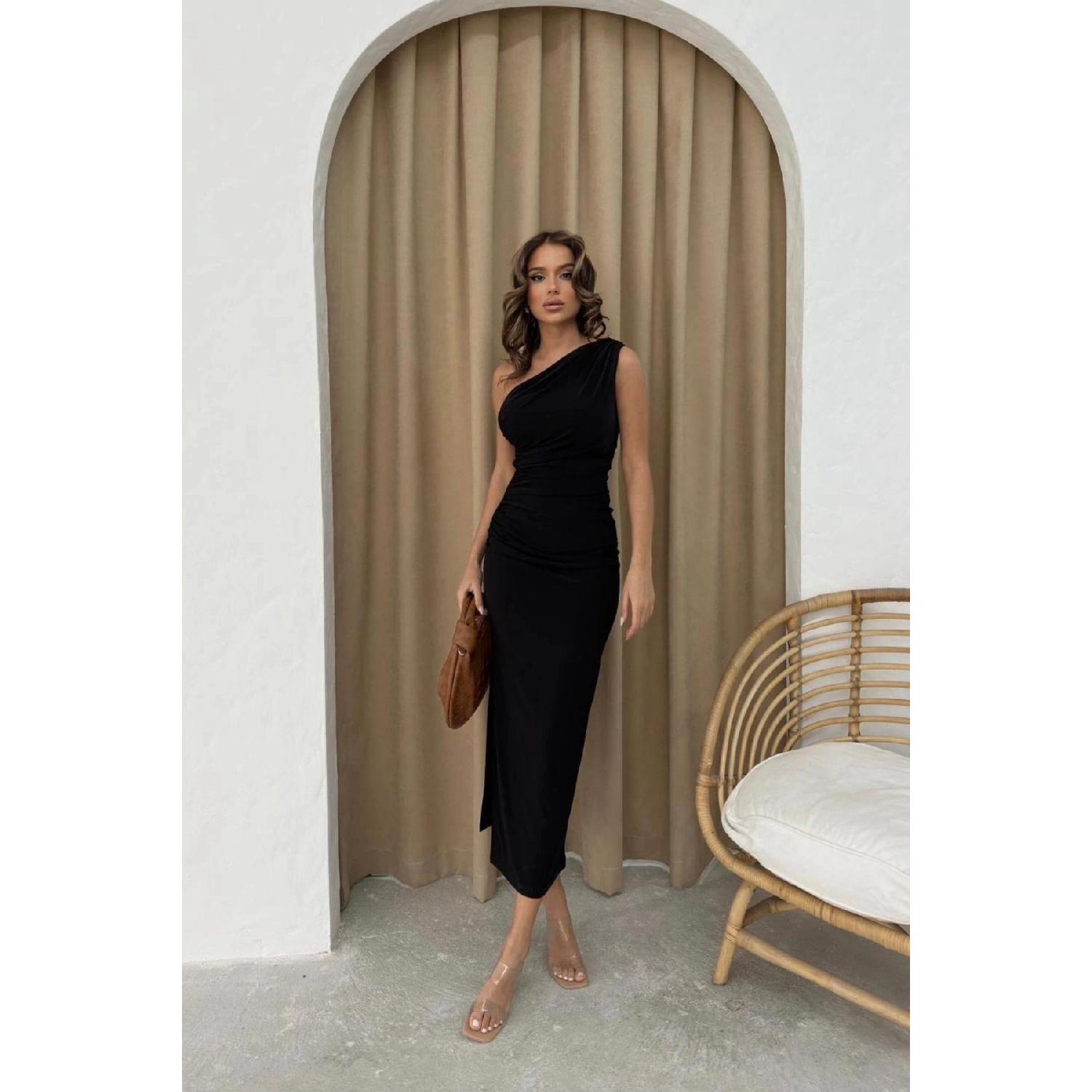 

Черное платье песочного цвета с драпировкой и разрезом на плечах Oleander S чёрный