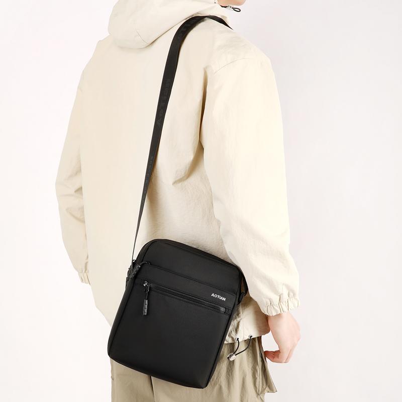 Men's Shoulder Bag Lightweight Multi-Compartment Crossbody Bag