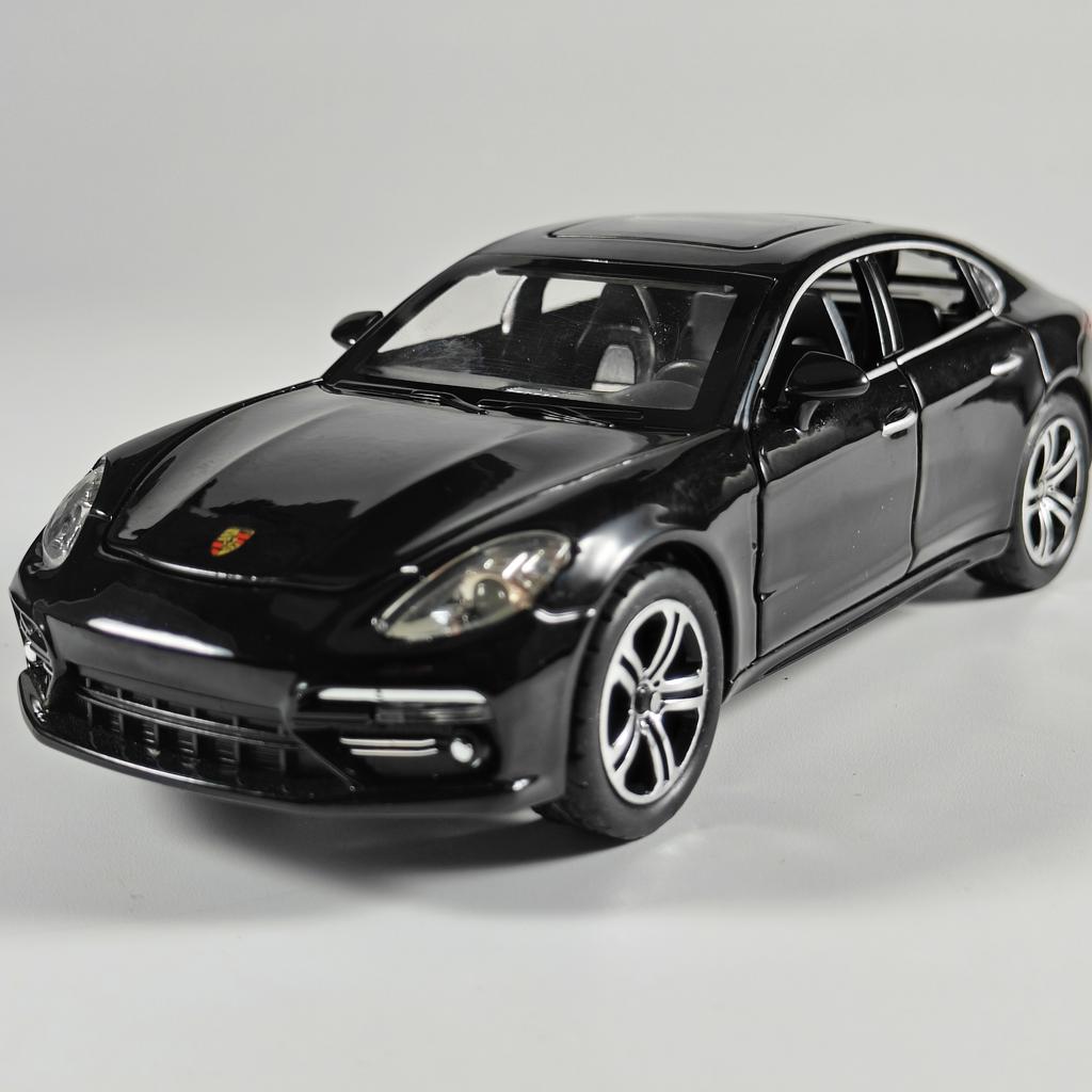 Miniatures 1:32 Porsche Panamera Alloy Diecast Metal Model Hight Simulation Sound Light Baby Toys Computer Desktop Ornament Gift