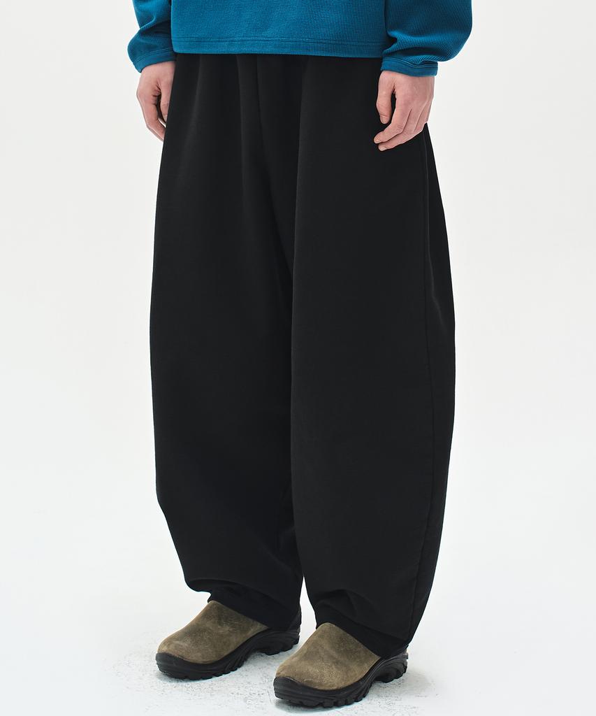 Sobeomeonteu Easy Fit Essential Balloon Pants-Black-