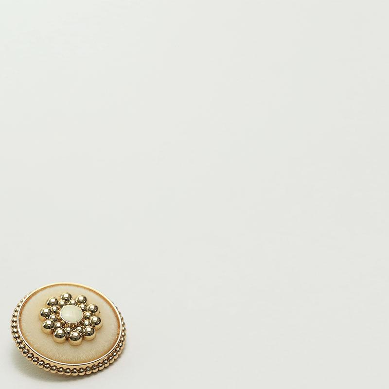 

5Pcs Xiaoxiang Celebrity Wind Fluff Flower Button Metal Jacket Suit Women S Button Sweater Leather Coat Button 2 #[Phnom Penh White Edelweiss] 16mm