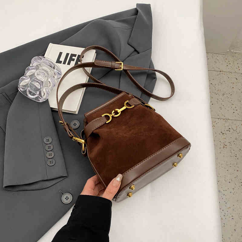 Высококачественные ретро женские маленькие сумки новые модные женские сумки через плечо осень-зима модная замшевая бархатная сумка-ведро 2439₽