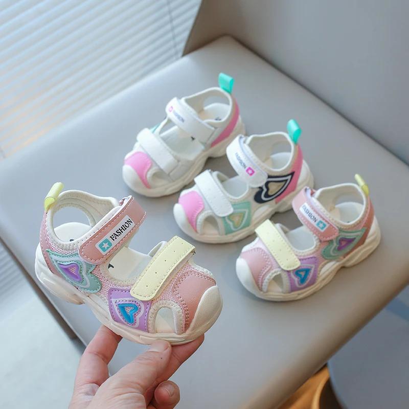 Girls Beach Shoes Fashion 2025 Summer Brand New Kids Sport Sandals with Double Hearts Classic Princess Sweet Casual Sandals Soft