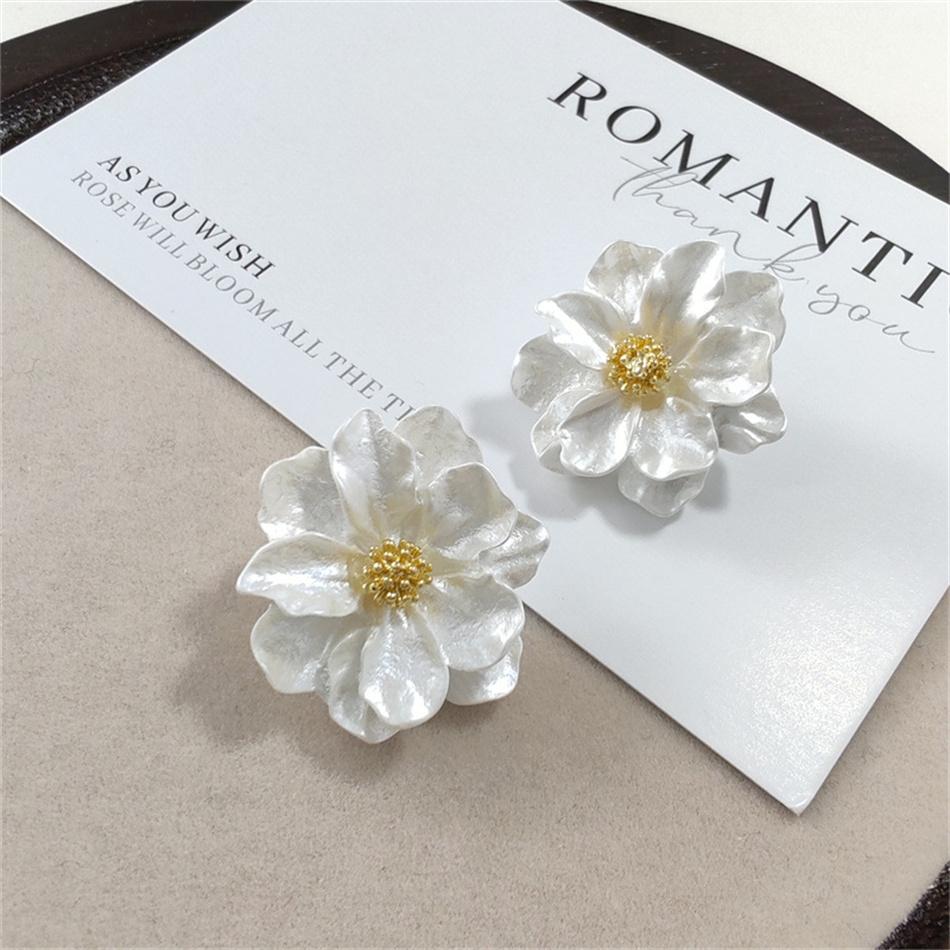 Big White Camellia Flower Stud Earring for Women French Retro Elegant Korean Sweet Resin Ear Wedding Party Jewelry Gift
