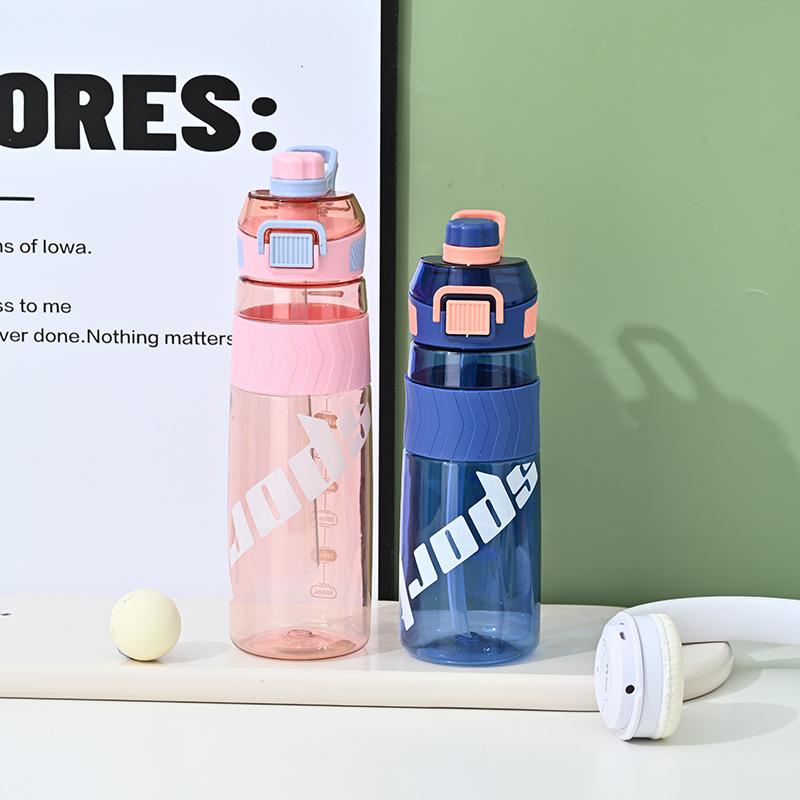 Dobře vypadající letní sportovní pohár One-Click Bounce Cover PC Plastový Sippy Cup Přenosná sportovní láhev Venkovní sportovní láhev