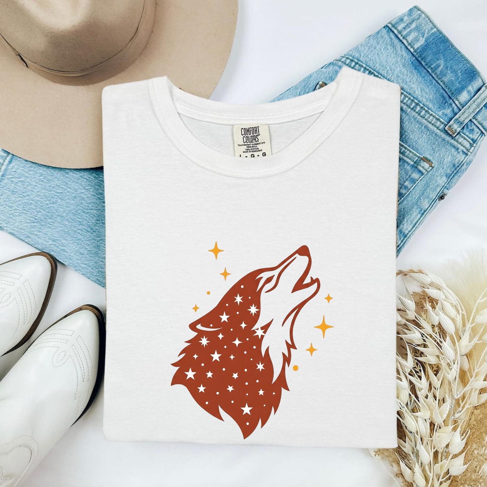 Wolf Outline Shirt Animals Outdoors Gift Women Tribal Tee Wolf T-Shirt Wildlife Enthusiast Ethnic Tshirt Nature Graphic Simple Moon Tshirt 3XL