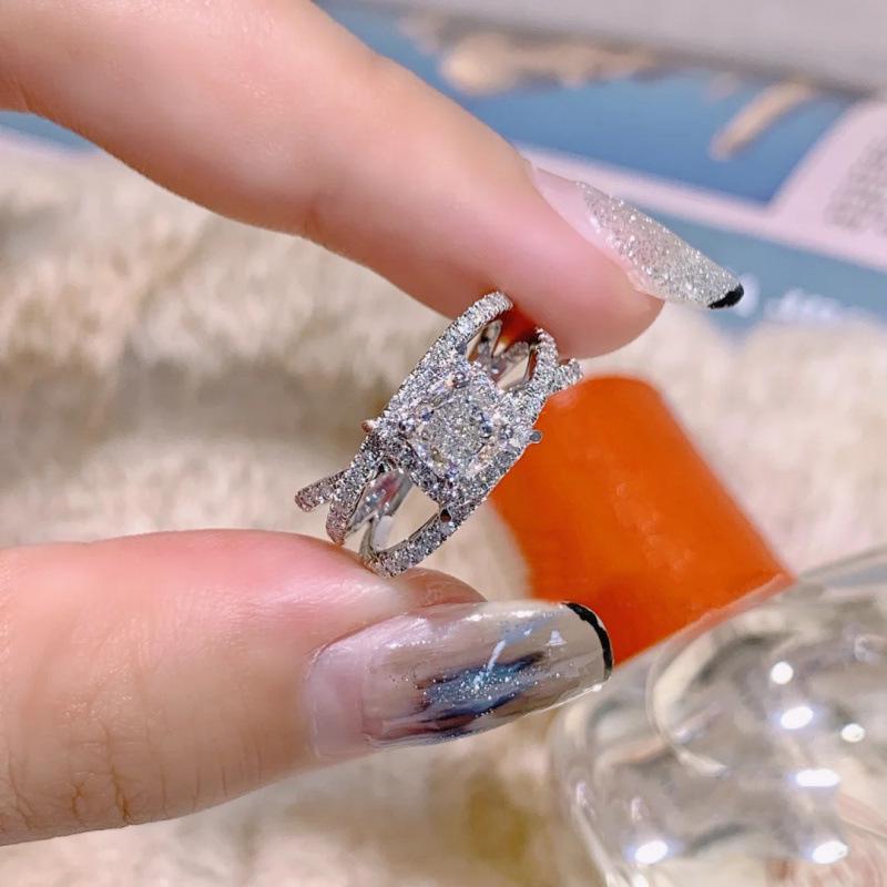 Korean Knotted Rhinestone Ring for Women - Trendy Niche Design, Fashionable, Non-fading Luxury Style Adjustable Open Size