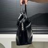 Ladies' Fashionable Retro Soft Leather Tote Bag with Large Capacity, Fashionable and Niche Single Shoulder Handbag