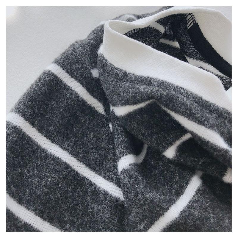 New striped long-sleeve round-neck T-shirt for women, spring and autumn 2026, stylish, loose-fitting, slimming base shirt