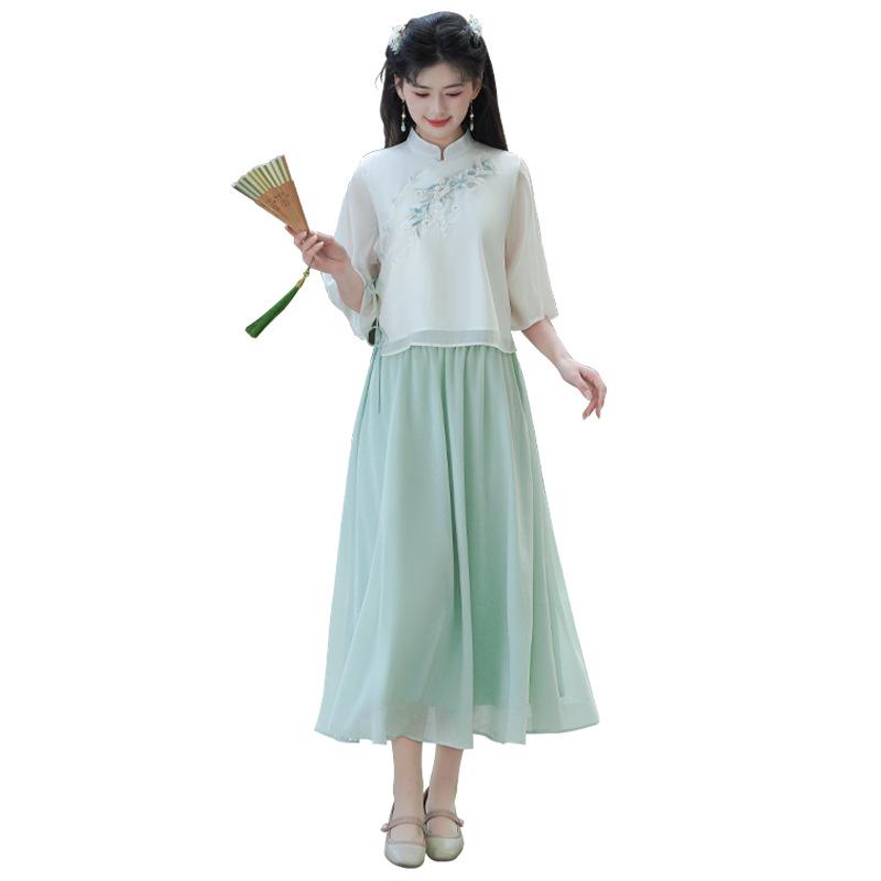 Chinese Retro Embroidered Tang Suit: Women's Han-Style Tea Set