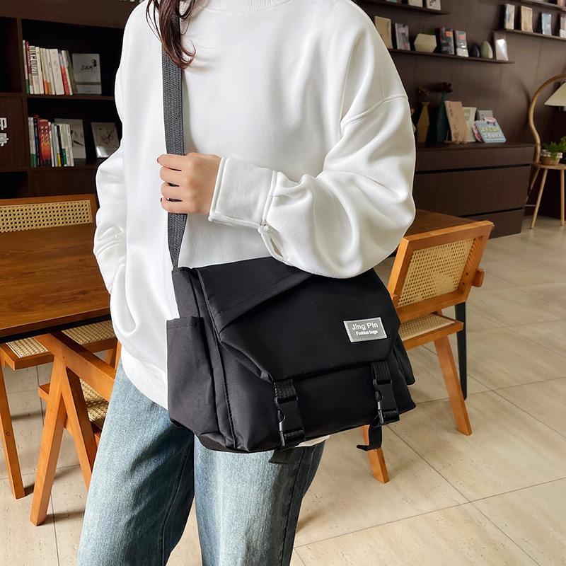 Delivery, Harajuku large-capacity messenger bag female ins versatile student class mailman bag retro canvas bag bag