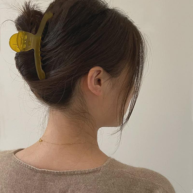 Épingle à cheveux coréenne en forme d'avocat:  Pince Requin Transparente Minimaliste pour un Look Chic