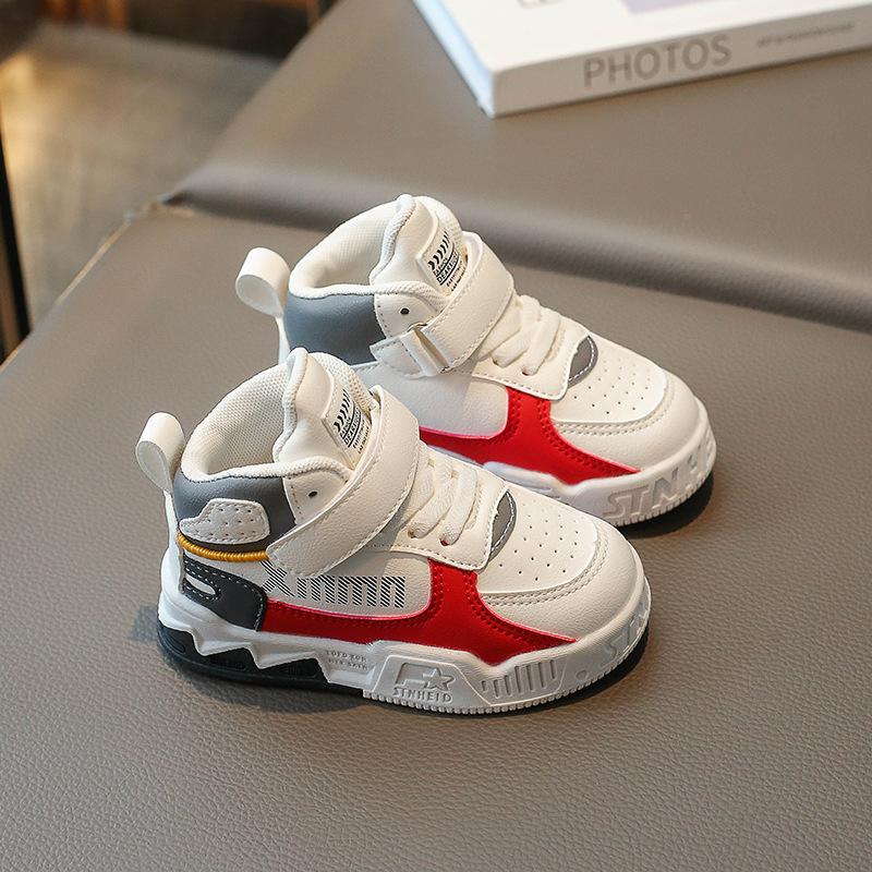 Baskets Fashion Design Sense Boys Chaussures de basket-ball en cuir pour enfants Chaussures de planche hautes pour garçons Chaussures de course d'entraînement