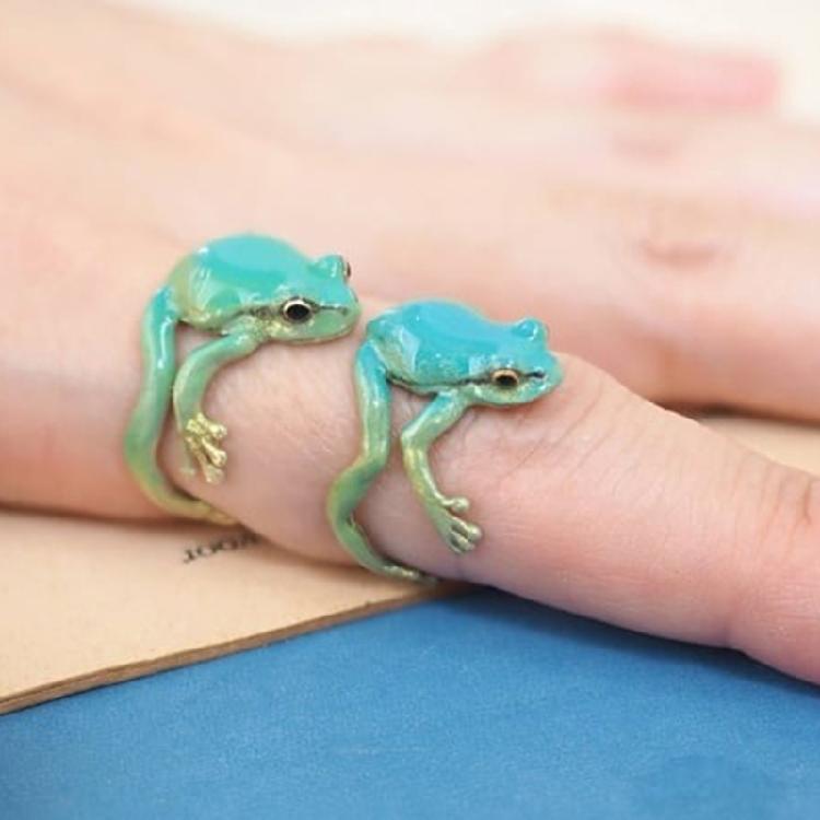 Eye Catching Tree Frogs Ring Allergy Free Alloy Finger Ring Adjustable Size Ring Stylish Jewelry for Men and Women