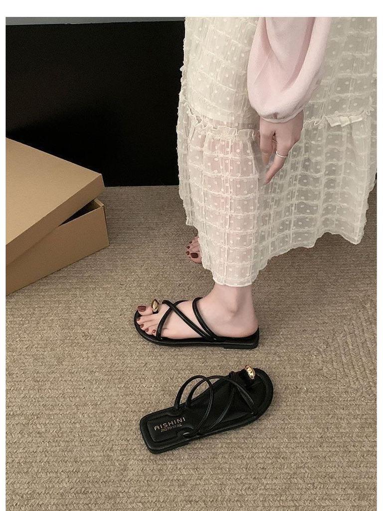 2025 French Style Women's Summer Retro Fashion Flat Toe-Covering Slippers: Chic & Slimming Design