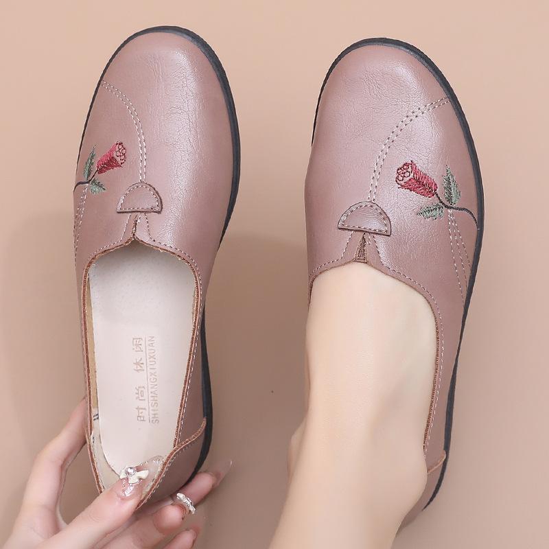 Middle-aged and Elderly Women's Spring and Autumn Floral Embroidered Comfortable Slip on Shoes Mom's Soft Sole Loafers Granny's Flat Non-slip Shoes