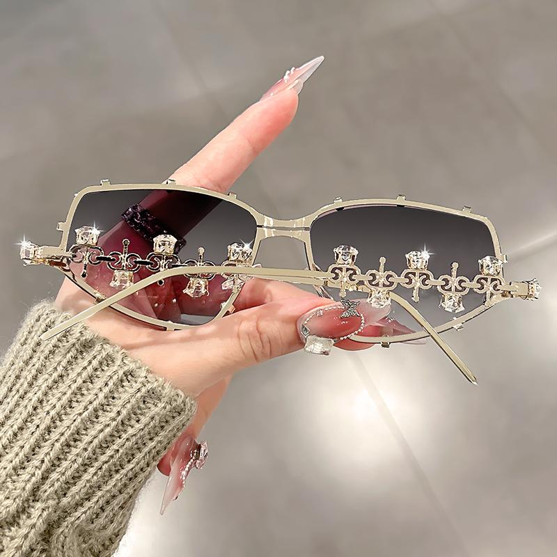 Personalized diamond encrusted spectacle frames stylish diamond shaped sunglasses for street fashion lovers trendy eyewear