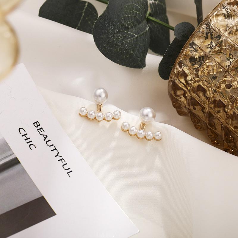 Boucles d'oreilles à tige en perles de fleur de vent parfumées à petite aiguille argentée, boucles d'oreilles légères et luxueuses, style célébrité, style rétro élégant et tendance