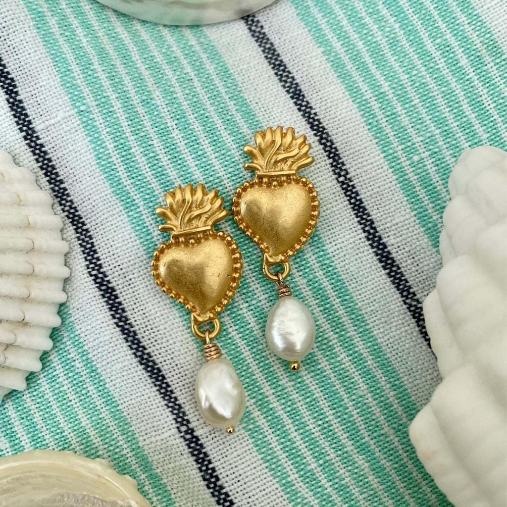 Heart-Shaped Stainless Steel Shell Earrings - European and American Fashion Style, Color-Preserving Design.