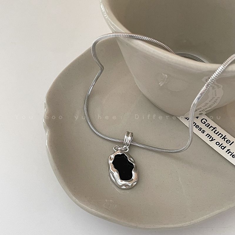 

Titanium Steel Irregular Pendants Necklace Women s Simple Cold Style Non-Fading Snake Bones Chain Men s Hip-Hop Fashion Sweater Chain Black Asymmetrical Pendant Necklace