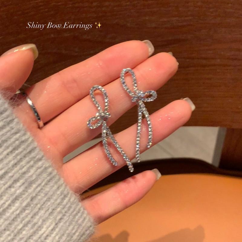 

Супер сверкающие циркониевые серьги высокого класса, универсальные: Роскошные, одобренные инфлюенсерами, подходящие для пирсинга пусеты