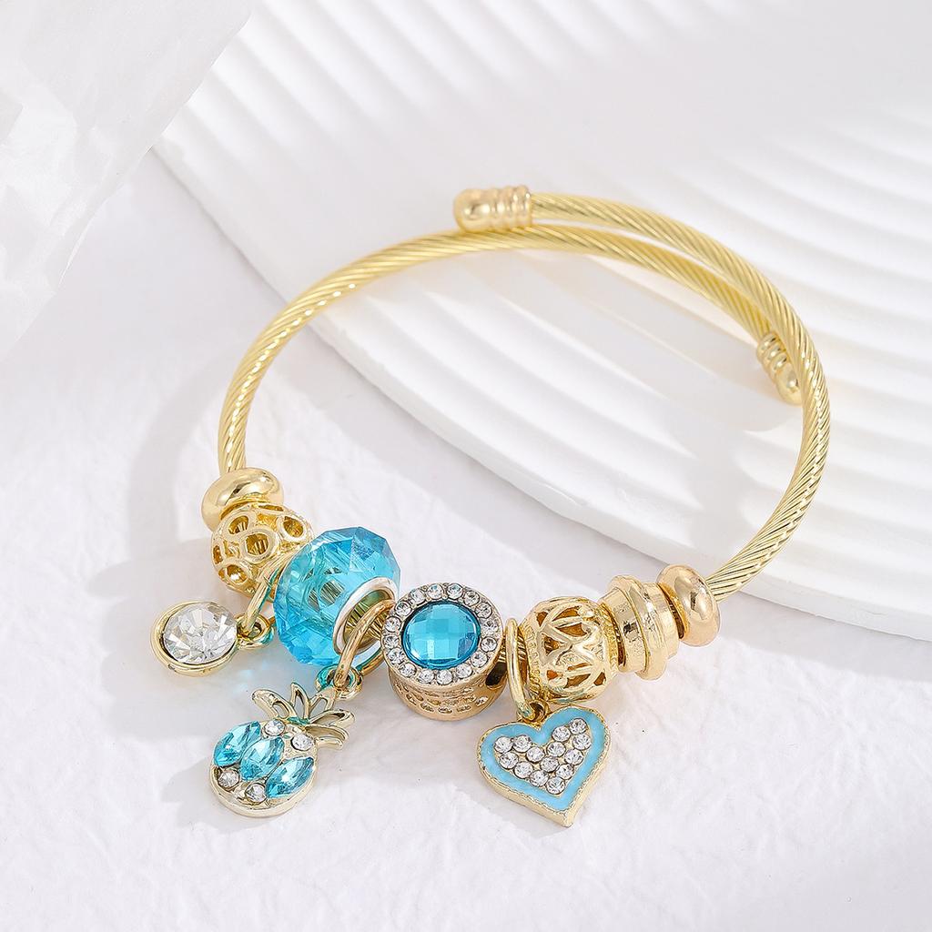 New Style Stainless Steel Bracelet - Fashionable and Versatile Heart-shaped Pendant for Women, Adjustable Couple Bracelet