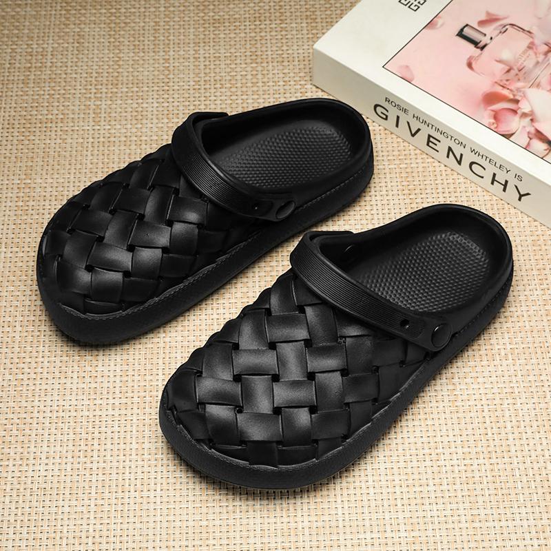 Fashion Summer Men Clogs Light EVA Men's Slippers Non-Slip Outdoor Men Garden Shoes Breathable Hole Shoes Beach Flat Slippers Weave