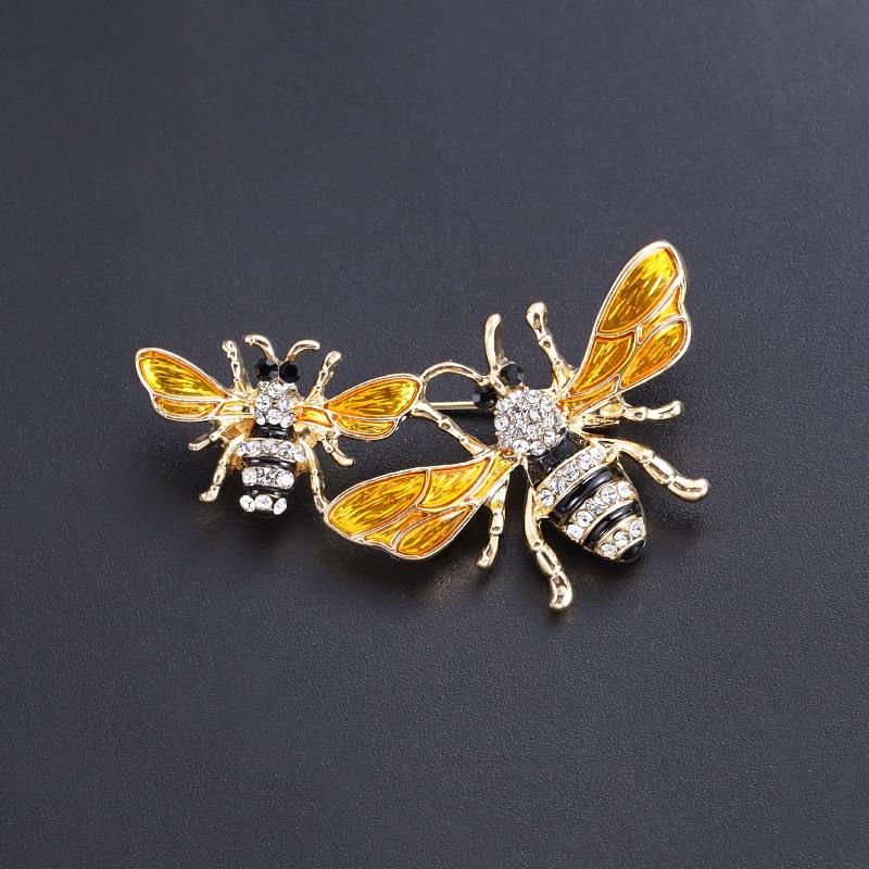Nowy Styl Broszka Pszczoła z Kroplami Oleju - Urocza Pins Zwierzęcy na Kołnierzyki i Dodatki do Odzieży