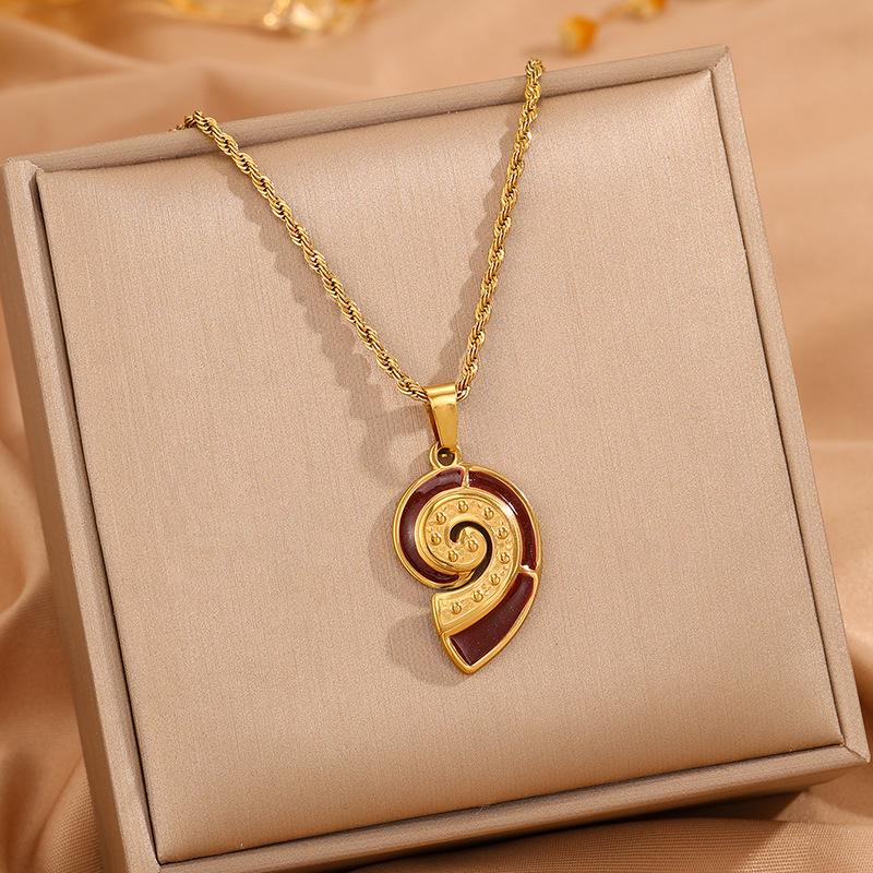 Vintage Ocean Seashell Stainless Steel Clavicle Necklace for Women - High-End Titanium Jewelry