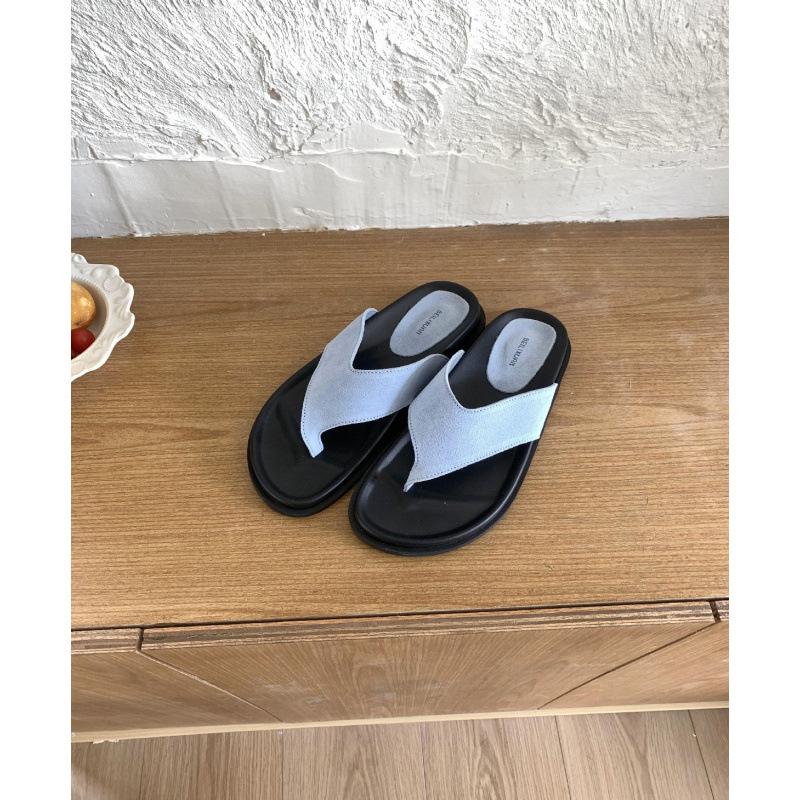 Versatile and Not Tired Feet Flat Bottom Pinch Foot Flip-flops Shoes Women Summer Wear New Retro Matte Leather Cool Slippers