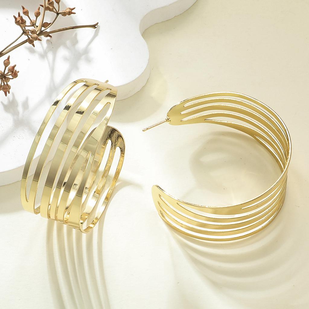 European and American Jewelry Fashion Personality Exaggerated Irregular Cold Wind Metal Earrings C-shaped Large Earrings Earrings