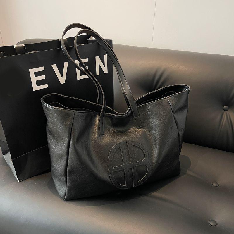 

Retro Large Capacity Casual Soft Leather Short Distance Women s Bag Black