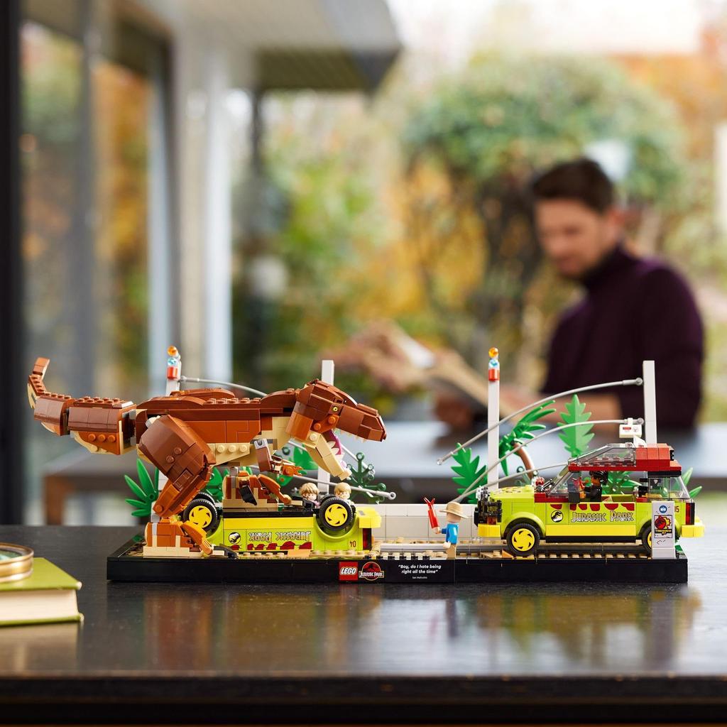 LEGO Jurassic World T-Rex Rampage Prezent Urodzinowy 76956 Klocki Zabawka Prezent Dinozaur dla Chłopców, Dziewczynek i Dorosłych