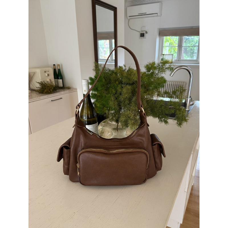 New Korean Ins Hot Girls Niche Black Retro Commuter Underarm Bag One Shoulder Crossbody Punk Motorcycle Bag 2519₽