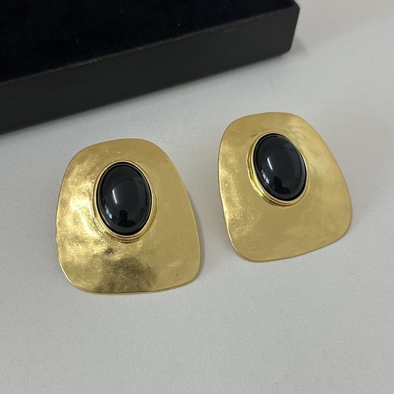 

Французский Париж Тополь Ретро Металл Молоток Смола Драгоценный камень Серьги Простые Легкая Роскошь Высококлассные Серьги Женские