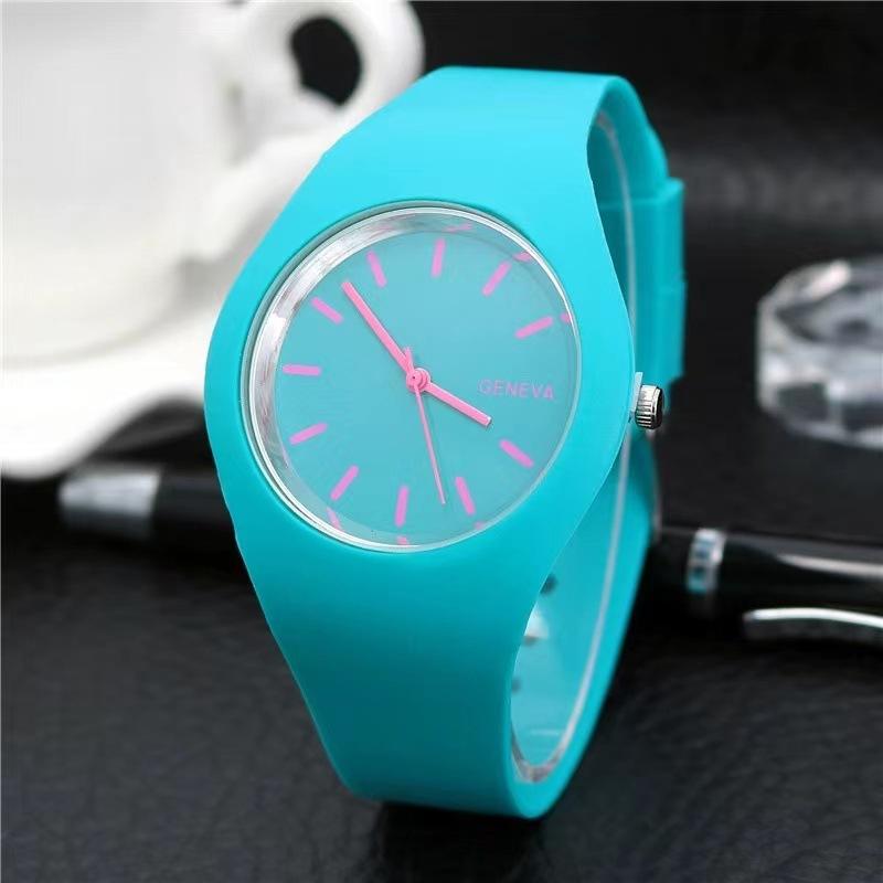 UTHAI CQ07 Kids Children Watch Quartz Wristwatches for Boy's Clock for Girl Fashion Child Watches Simple Silicone White Black