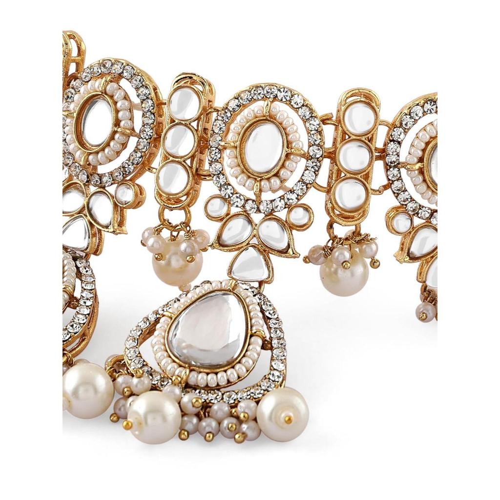 Ton Dazzling Stones Mehrsträngige Perlen-Choker-Halskette Ohrring & Maangtikka Set für Frauen