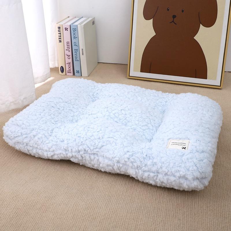 Cat Bed Cat Can Step On The Milk Pad for Sleeping. Cat Sleeping Pet Bed Pad for All Seasons. Dog Bed Sleeping Pad Thickened Version.