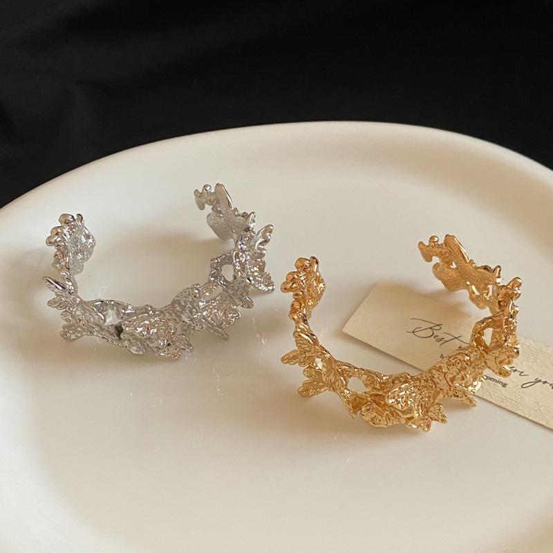 Elegant Pleated Metal Butterfly Flower Bangle: High-End Luxury Statement Bracelet for Women