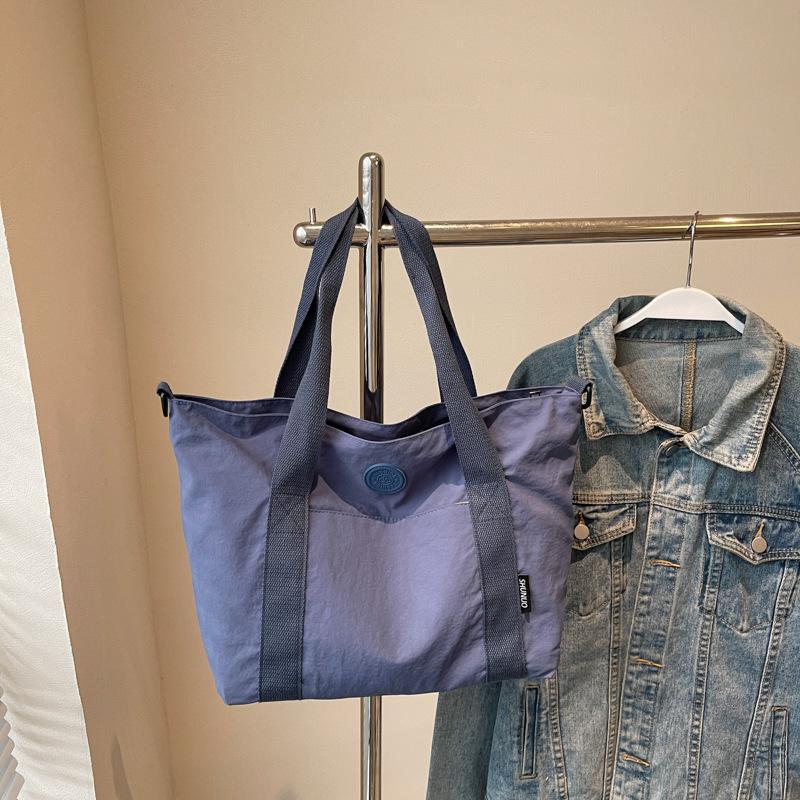 Large-capacity niche design tote bag 2025 new Korean version trendy handbag personalized solid color shoulder bag trendy