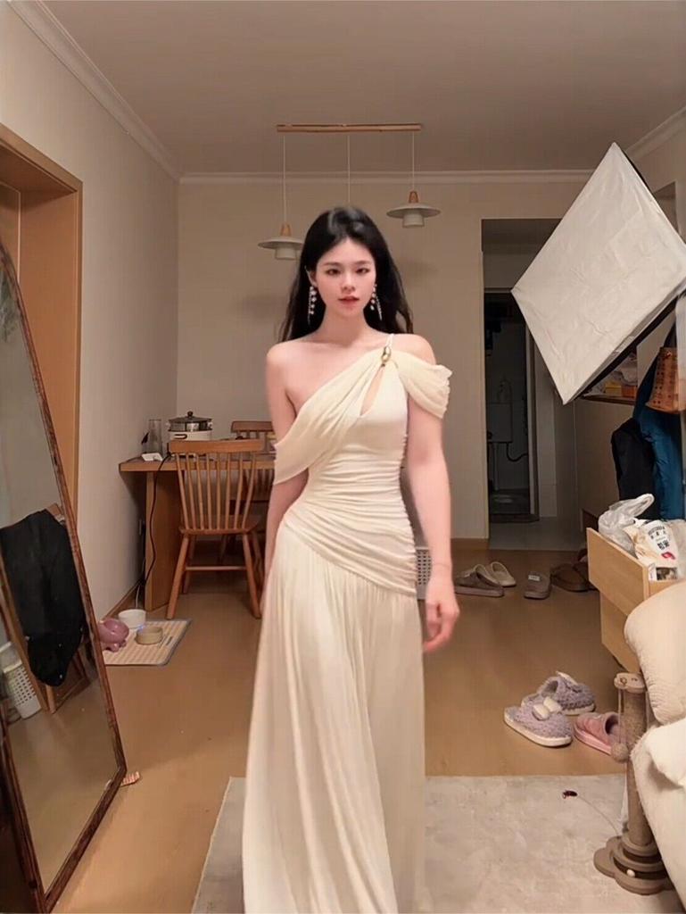 Large size French sexy slanted shoulder design kinked dress holiday style temperament beautiful long dress